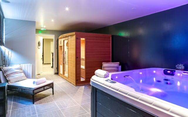 Hotel SPA Piscine le Petit Castel