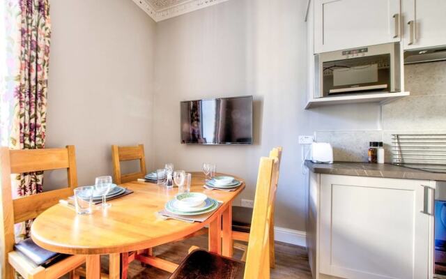 Beautifully Presented, Well Located, 2 bed apt