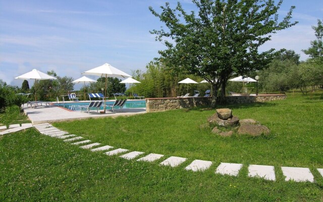 Rural agritourismo with panoramic swimming pool.