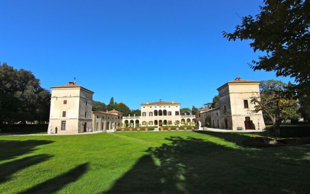 Hotel Villa Giona