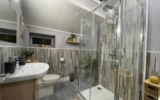 Westend Holiday Room 1 Brecon - Shared Bathroom