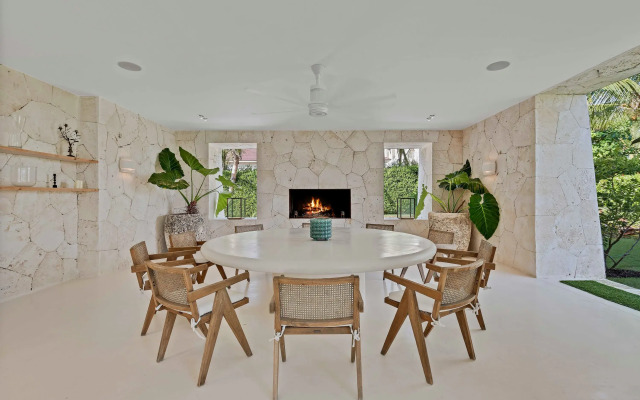 Magnificent 5BR Modern Tropical Villa With Pool