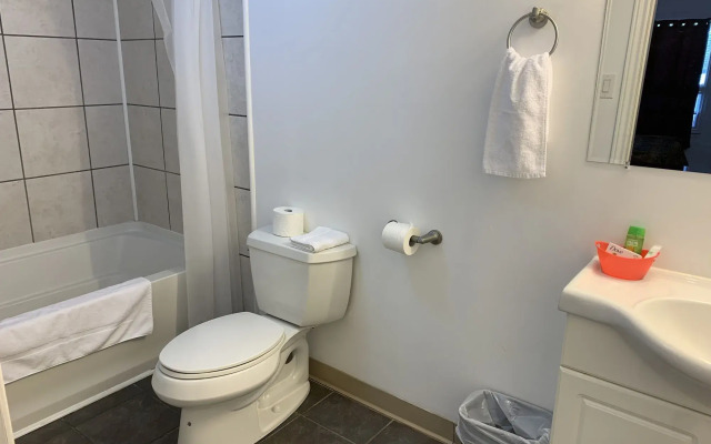 Harbourview Inn & Suites