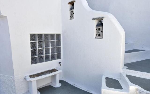 The Blue and White house in Ioulis, Kea