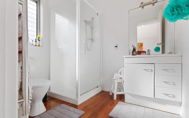 Bach on Wilson - Waihi Beach Holiday Home