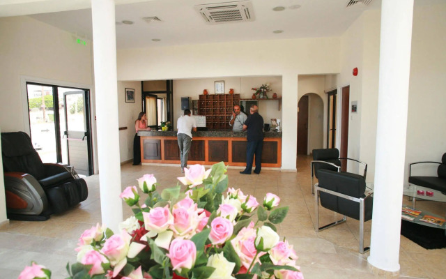 New York Plaza Hotel Apartments