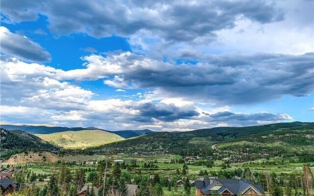 Calderon De La Breck 5 Bedroom Home by Redawning