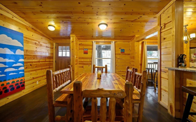 Outlaw Rose Cabin for 8!