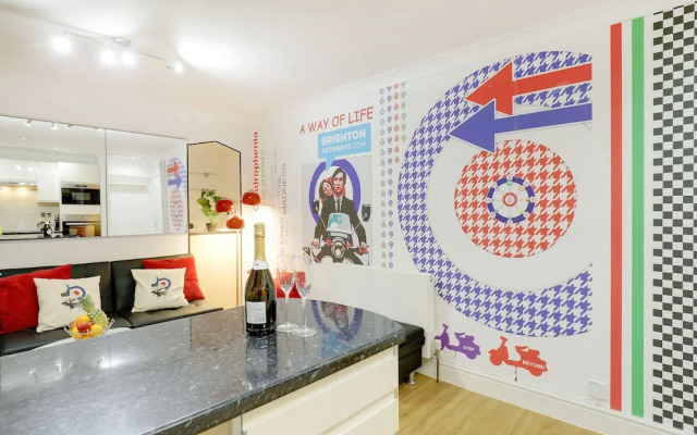 Brighton Getaways-Seaside Patio Apt