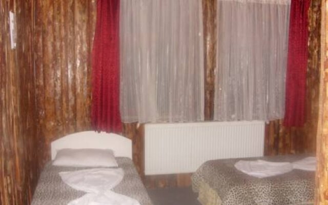 Çatlak Hotel