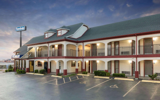 Travelodge Inn & Suites by Wyndham Norman