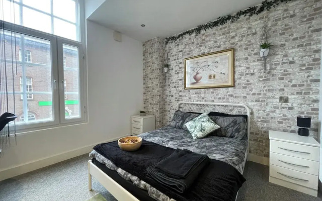 Stylish City Center 2 BR Retreat