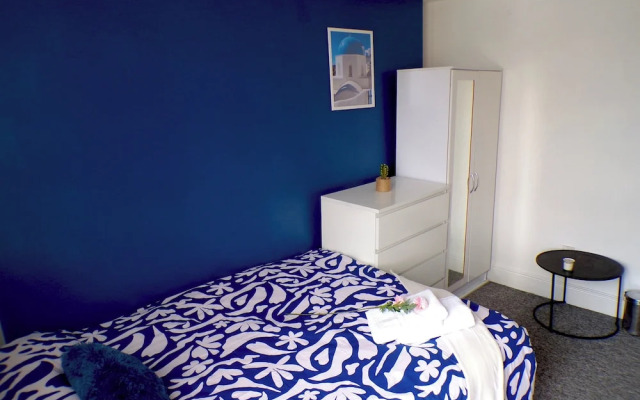 Santoriniapartmentwestkensingtonsleeps3-ensuite-ac