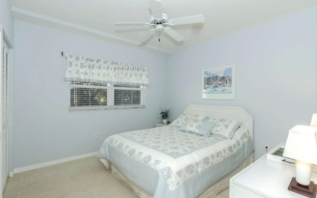 Hibiscus Pointe 124