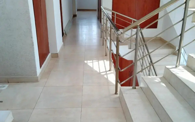 LUXE, ELEGANT 1BR IN KILIMANI STRONG WIFI With pool