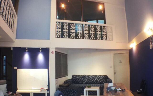 Lazy Blue House Asok