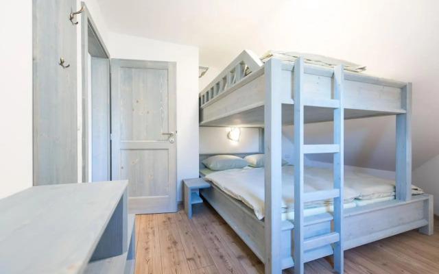 Apartments and rooms Tolc