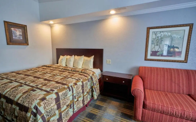 Riverview Inn & Suites