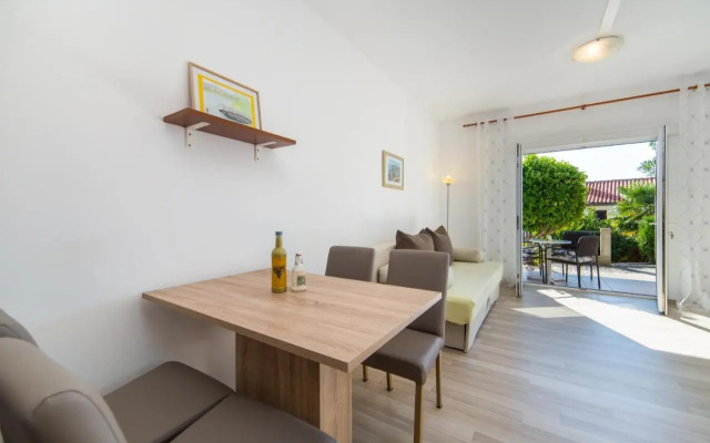 Apartments by the sea Brist, Makarska - 11078