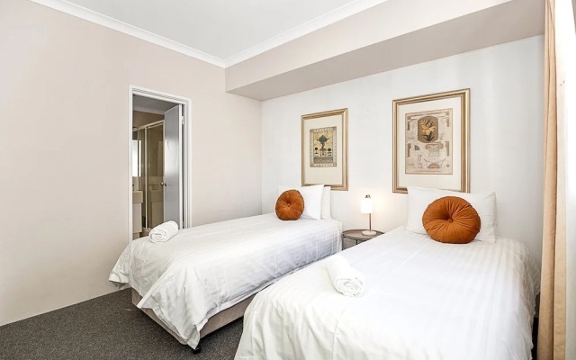 2bdr East Perth Getaway