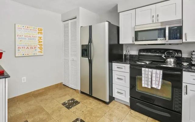 Top Rated Townhome - Our Reviews say it All. Large Discount During Pandemic. Self Checkin, Pet Friendly! Super-host Support