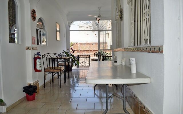 Alexandross Hostel BnB