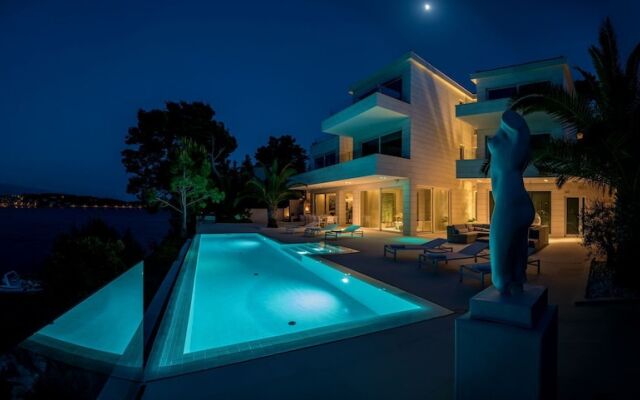 Beachfront Villa Seven Sins with Pool