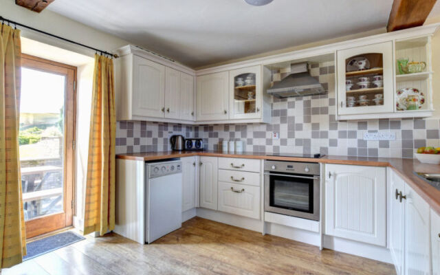 Holiday Home Y Barcud Coch
