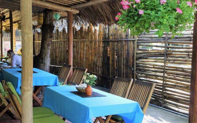 Under the coconut tree - Hostel