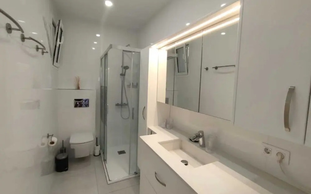Elegant and Spacious Apartment With Sea Vieuw