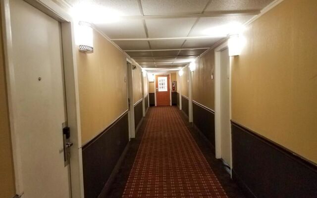 Oyo Townhouse Dodge City Ks