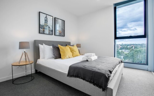 Designer 2 Bedroom Apartment In Parkville