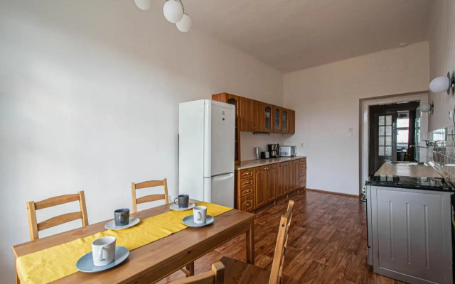 Super Central Billiard and Darts Big Apartment