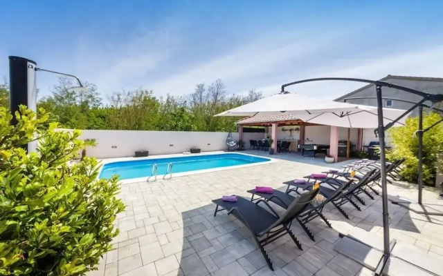 Luxury Villa With Pool - H