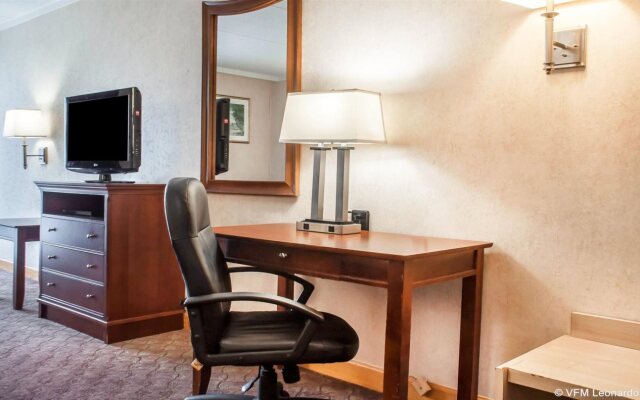 Clarion Hotel Buffalo Airport