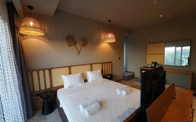 Icon Beach Suites Hotel