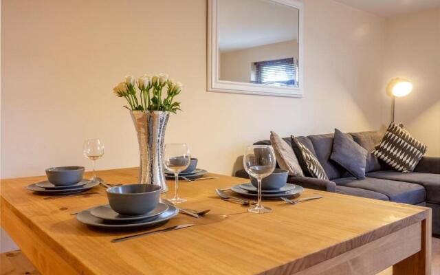 Apartment 4 Hillbrook House, Malvern - Guest Homes