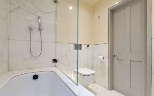 Soho Luxury 1 Bedroom Apartment by Concept Apartments