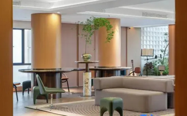 Presidential Mansion (Guangzhou Gangding Subway Station Taikoo Hui)