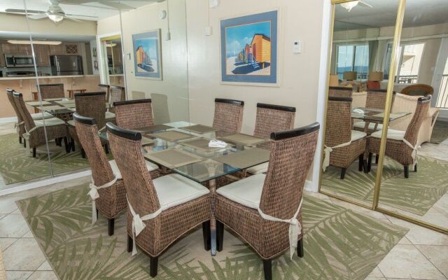 Holiday Surf & Racquet 614 2 Bedroom Condo by RedAwning