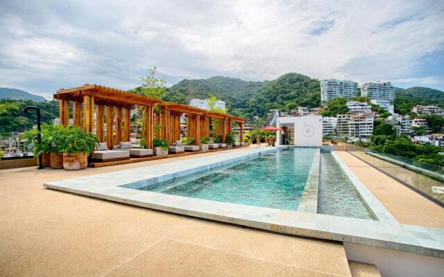 Sailview 703 Romantic Zone Rooftop Pool Ocean Views