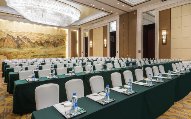 Crowne Plaza Yichang by IHG