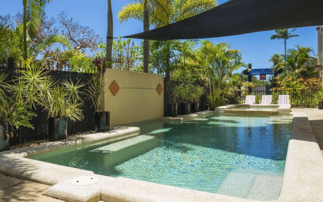 City Plaza Apartments