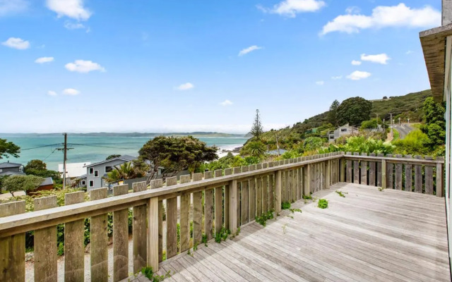 Surf Fortress - Raglan