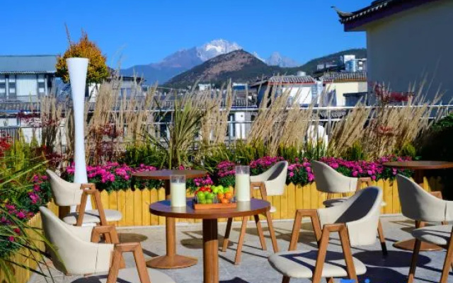 MuShan Garden Qieman: Free luggage pick-up at Lijiang Ancient City Gate – Outside – Lijiang