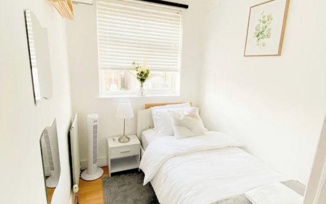 Spacious 3 bd Garden M25, Free Parking,bluewater