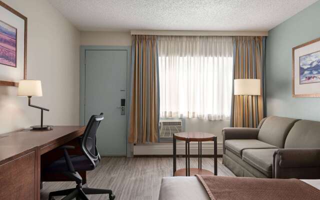 Travelodge by Wyndham Calgary South