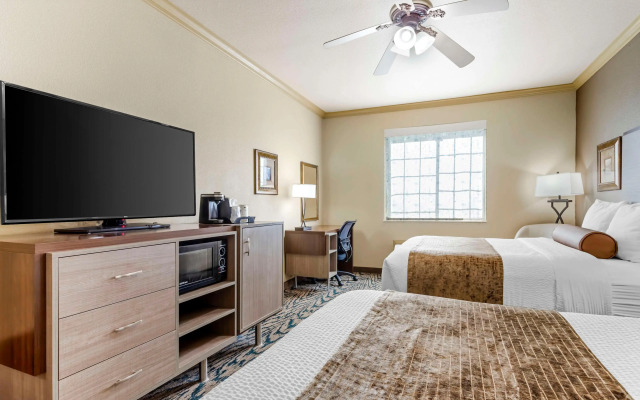 Best Western Plus Crown Colony Inn & Suites