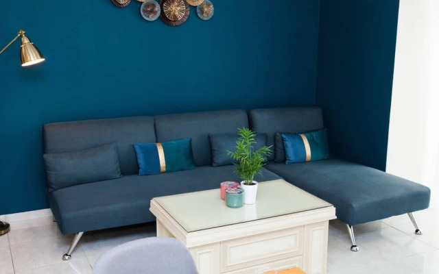Elegant & Spacious  Apt. with Sea View