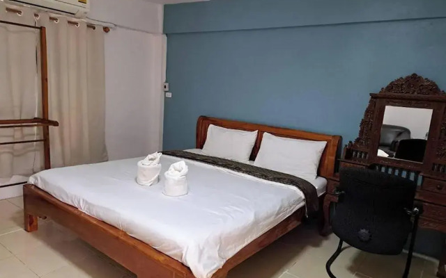 Ruenthai Ayutthaya Resort And Restaurant